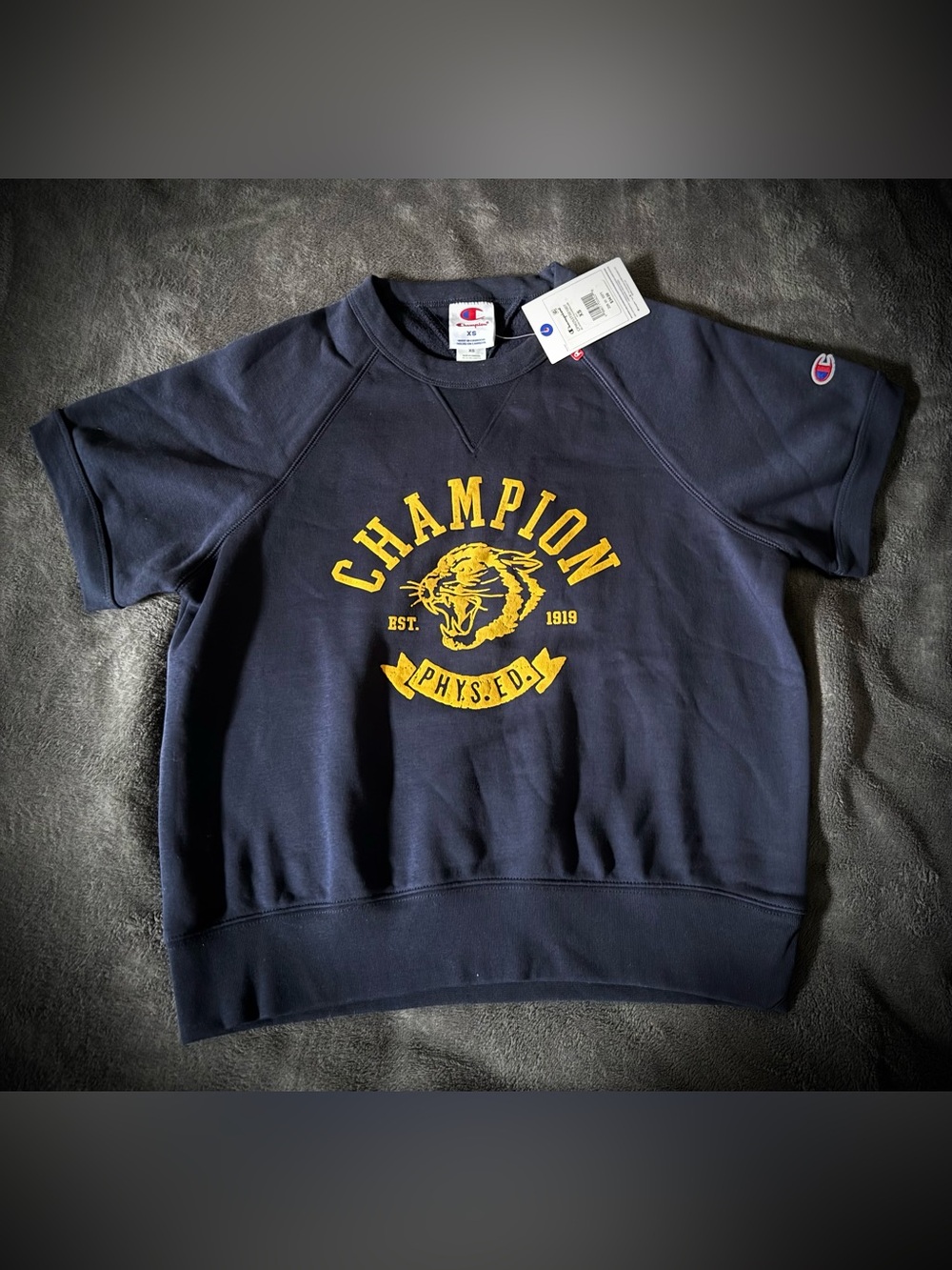 “Champion” Women’s Short Sleeve Cropped Pullover